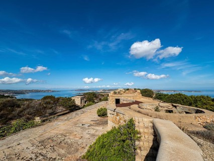 A picture of the abandoned military base of Capo D'Orso