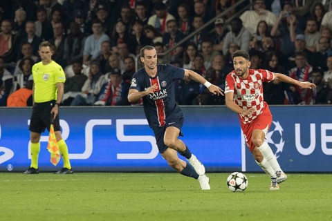 Football match, Miguel GUTIERREZ Girona FC right on the ball in a duel with Fabian RUIZ Paris St.