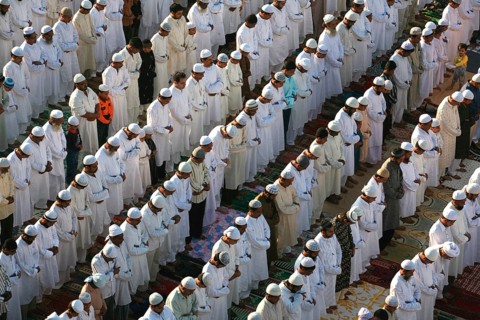 Muslims offering namaaz in Mumbra, small township on outskirts of Bombay now Mumbai, Maharashtra,