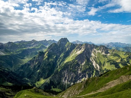 Fantastic panoramic hike from the Nebelhorn along the Laufbacher Eck via Schneck, Hofats and Oytal