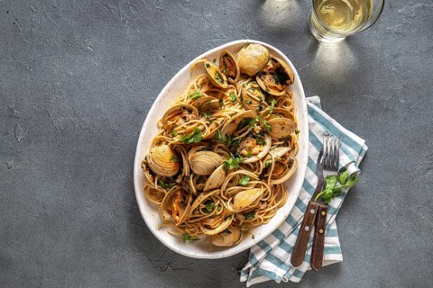 Food, Food, Seafood Pasta. ITALIAN SPAGHETTI ALLE VONGOLE. Clams spaghetti on white plate with