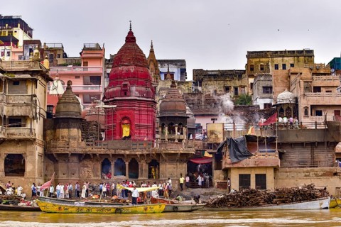 Body burning ceremony at Manikarnika Ghat on the Ganges river, Varanasi, India