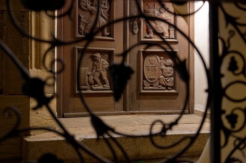 Nostalgic wooden door with gastronomic motifs, Schwäbisch Hall, Kocher Valley, Kocher, Old Town,