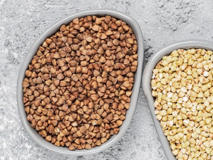Raw green and roasted brown buckwheat