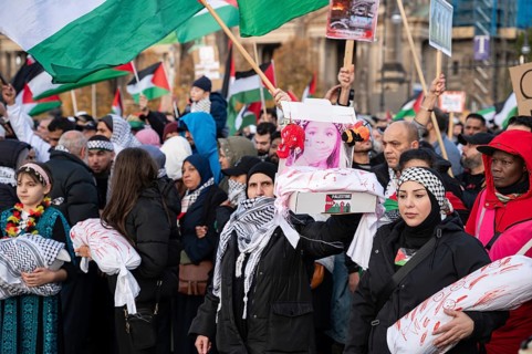 04.11.2023, Berlin, Germany, Europe, Over 8000 participants show their solidarity and take part in