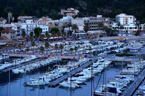 Harbour at dusk, behind it the promenade, Puerto Soller, Port de Soller, Majorca, Majorca, Balearic