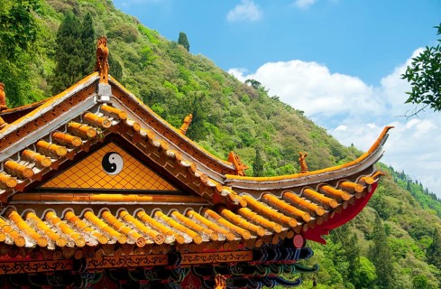 Lying 15 km west of Kunming City, the Dragon Gate (Long Men) in the Western Hills is close to the