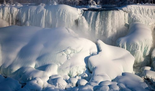 Winter Niagara Falls frozen snow and ice