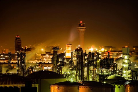Night view of the Keihin industrial zone which is visible from the Kawasaki Marien. Shooting