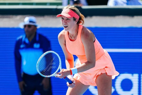 MELBOURNE, AUSTRALIA, JANUARY 12: Danielle Collins plays Mirra Andreeva of Russia during day three