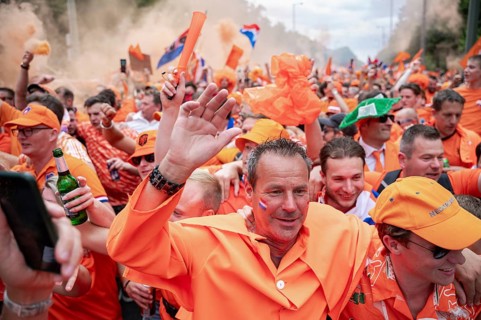 06/07/2024, Berlin, Germany, Europe, Fans of the Dutch national football team celebrate on a fan