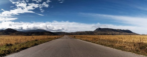 A country highway leading into the distance in the Gran Sasso and Monti della Laga National Park in