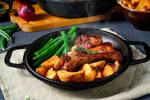 Schweinefleisch mit Bohnen und Quartierkartoffeln
