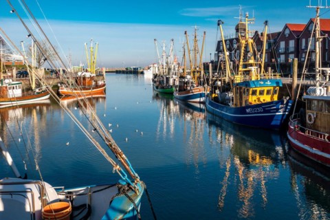 The harbour of Neuharlingersiel, East Frisia, Lower Saxony, fishing boats, fishing cutter,