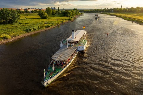 Riverboat shuffle at the Dixiland Festival with the steamboats of the Saxon Steamship Company on