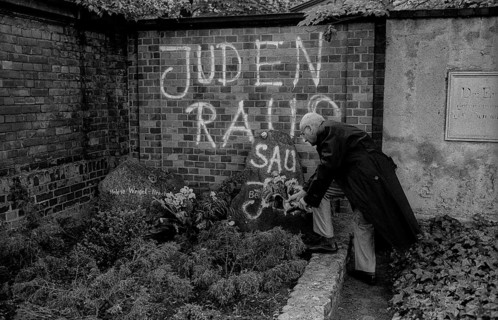 GDR, Berlin, 12 May 1990, demonstration/ rally against the desecration of Brecht's grave, Jews out,