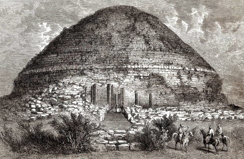 Madghacen oder Medracen, ein königlicher Mausoleum-Tempel der numidischen Berberkönige, in der Nähe