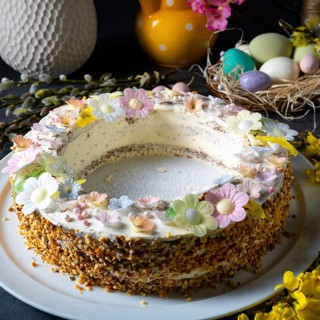 Perfect cake wreath for the Easter table