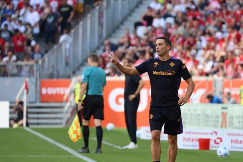 Head coach Raffaele Palladino (AC Florence) at the football test match: SC Freiburg, AC Florence