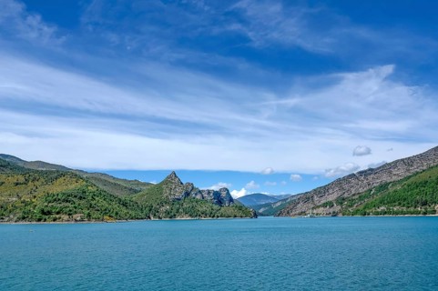 Summer view of the Lac de Castillion, Verdon river reservoir, Alpes-de-Haute-Provence, PACA,
