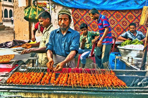Kebab vendor, Khau Galli, Mahim Dargah, Mumbai, Maharashtra, India, Asia