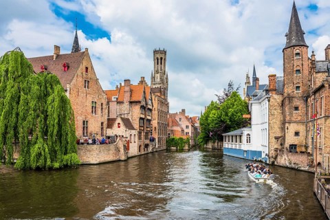 BELGIUM, BRUGES - MAY 26: boats full of tourist enjoying the dock of the Rosary on May 26, 2015