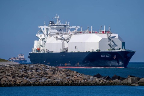 LNG tanker Bushu Maru, sailing under the flag of the Bahamas, transports liquefied natural gas from