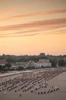 Beach with beach chairs, beach promenade, evening mood, Baltic Sea spa Travemünde, Bay of Lübeck,
