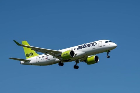 Aircraft airBaltic, YL-AAT, Airbus A220-300