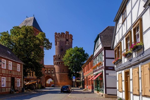 Neustädter Tor, also called Stendaler Tor, with round tower around 1450, Brick Gothic, Tangermünde,