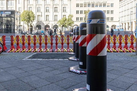 Protection against terrorist attacks in the capital. Anti-terror blockade on the street Unter den