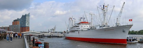 Panoramic photo of the Jan Fedder Promenade and the Hamburg museum ship Cap San Diego on the