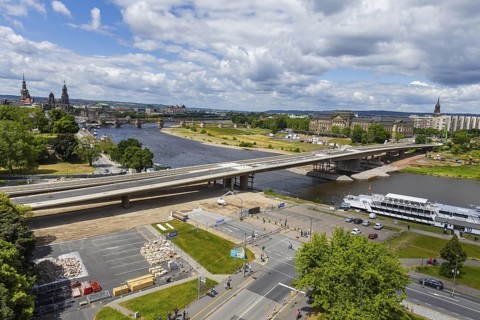 After the partial collapse of the Carola Bridge, the dismantling of the remaining bridge sections