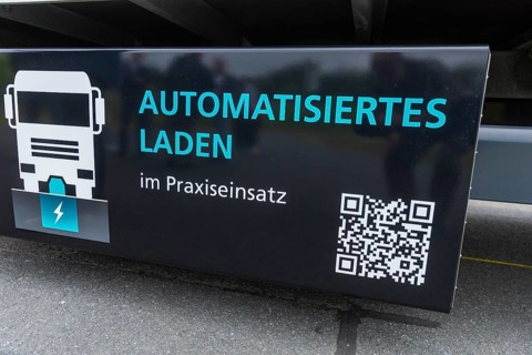 Charging electric vehicles without cables at the Fraunhofer IVI. A new automatic charging system