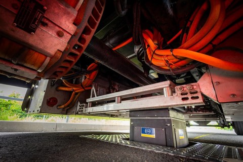 Charging electric vehicles without cables at the Fraunhofer IVI. A new automatic charging system