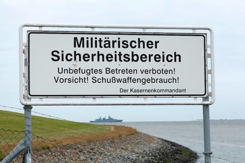 Warning sign with the inscription Militärischer Sicherheitsbereich, unbefugtes Betreten verboten,