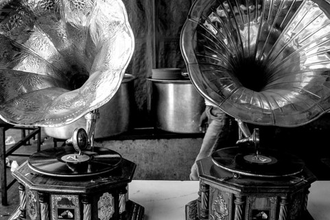 Gramophone record player, Chor Bazaar, Mumbai, Maharashtra, India, Asia