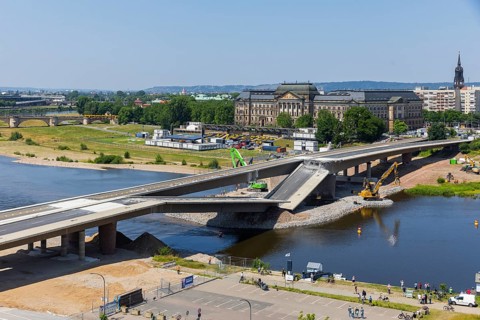 Demolition work continues after the partial collapse of the Carola Bridge. Another carriageway was