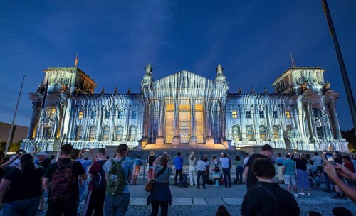 30 years after the wrapping, light installation commemorates Christo 1995, Wrapped Reichstag,