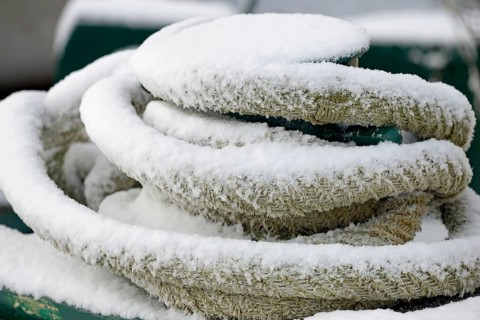 Thick ship rope covered with snow, close-up, North Sea, Norddeich, Lower Saxony, Germany