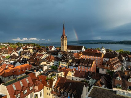 Luftbild von der Stadt Radolfzell am Bodensee mit der historischen Altstadt und dem Radolfzeller