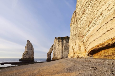 Cliffs with the Falaise d'Aval rock gate and the Aiguille d'Etretat rock needle, Etretat, Alabaster