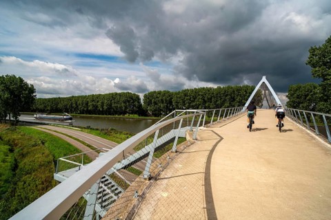 The Liniebrug, bicycle and pedestrian bridge over the Amsterdam-Rhine Canal near the village of