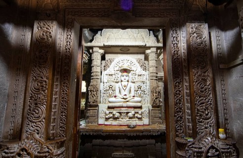 White marble statue of Mahavira in the Jain temple Chandraprabhu in the fortress in Jaisalmer,