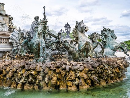 Fontaine du Char du Triomphe de la Concorde, Place des Quinconces, Bordeaux, Gironde,