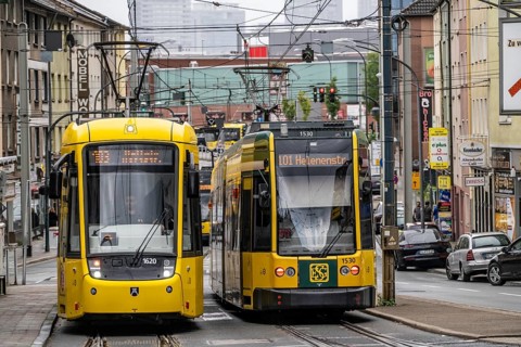 Ruhrbahn tram, on Altendorfer Straße, intersection Helenenstraße, in Essen, rush hour, traffic,