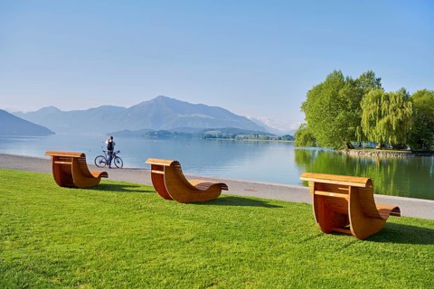 Wooden loungers on Lake Zug, behind the Rigi, Villette, Park, Cham, Canton Zug, Switzerland