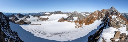 Mountain panorama with Wilder Freiger peak, picturesque high mountain landscape with rocky ridge