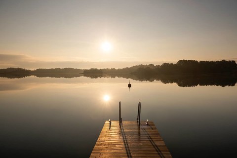 Wooden footbridge with ladder, sun reflected in the sea, morning mood, Kasnäsintie, Falkö Fjord,