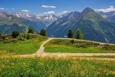Hiking trail on the Penken with a view of the Stilluptal, Mayrhofen, Zillertal, Zillertal Alps,